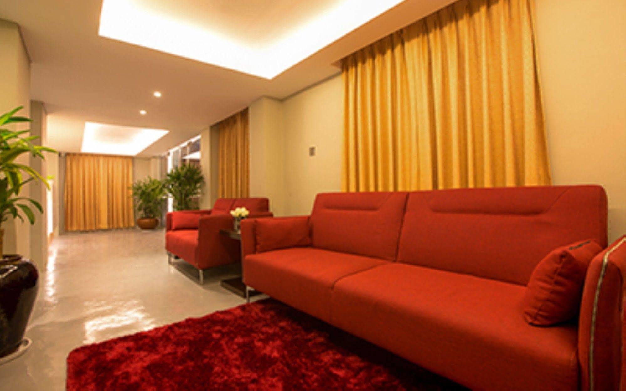 Shwe Pyi San Yar Hotel 3*